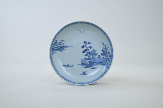 Dish
Qing dynasty, Qianlong period (1736–1795)
Porcelain with underglaze-blue
D. 17.5 cm
Gift of Dr. K. S. Lo
HKU.C.1987.0915 e
