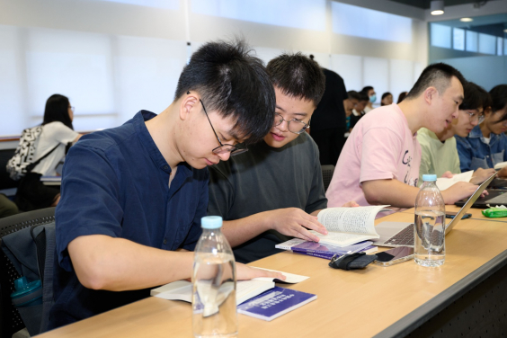 港大師生參與與北京同步直播的「中國電子資訊工程科技十四大挑戰 (2023)」發佈會