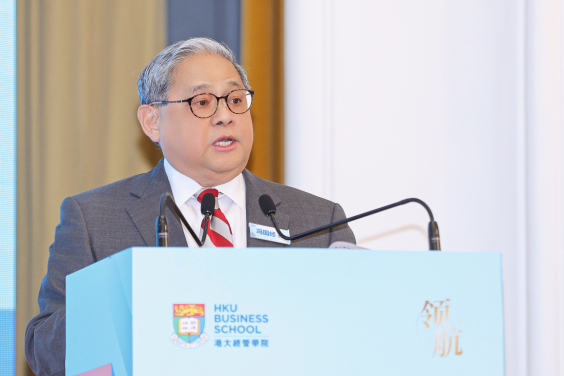 Dr. Victor FUNG, Chairman of the Fung Group, Honorary Chairman of Li & Fung, Chairman of Asia Global Institute at HKU, delivers a keynote speech.
 