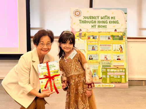 林美秀主席(左) 及Uswa Bibi小朋友
 