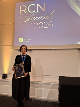 香港大學李嘉誠醫學院公共衞生學院轄下基層醫療健康教研中心總監、世界衞生組織基層醫療健康及醫護人才發展合作中心總監陳肇始教授，獲英國皇家護理學院頒授榮譽院士。