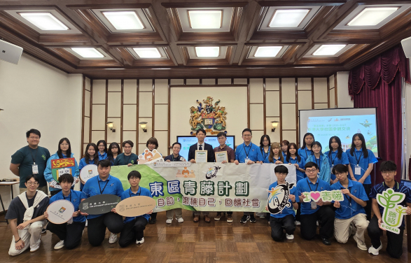 Mr WANG Feng, Director of Communications and Public Affairs (centre), and Admissions Office representatives pose with "E-League" participants following the sharing session.