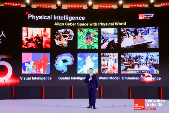 Professor Hengshuang Zhao of the School of Computing and Data Science at HKU has been selected as one of the 2025 "35 Innovators Under 35 China" (TR35 China) by MIT Technology Review. (MIT Technology Review TR35 China)